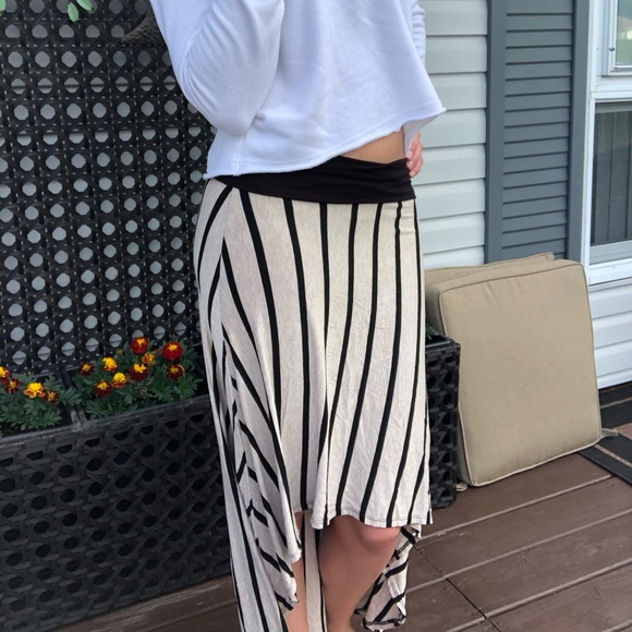 High low skirt - Picture 2 of 6